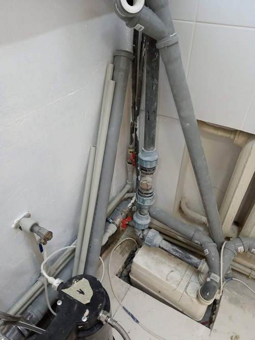 насос Grundfos в приямке