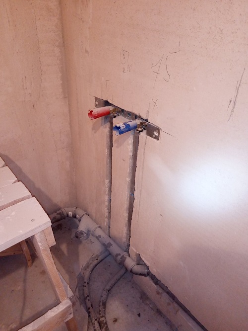 Выводы воды и канализации для ванны