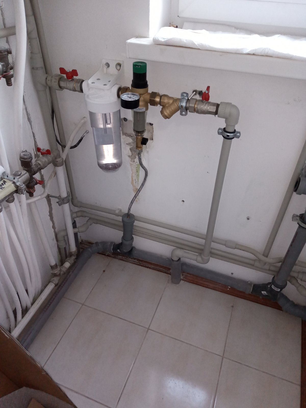 как укомплектовывается ввод воды в дом