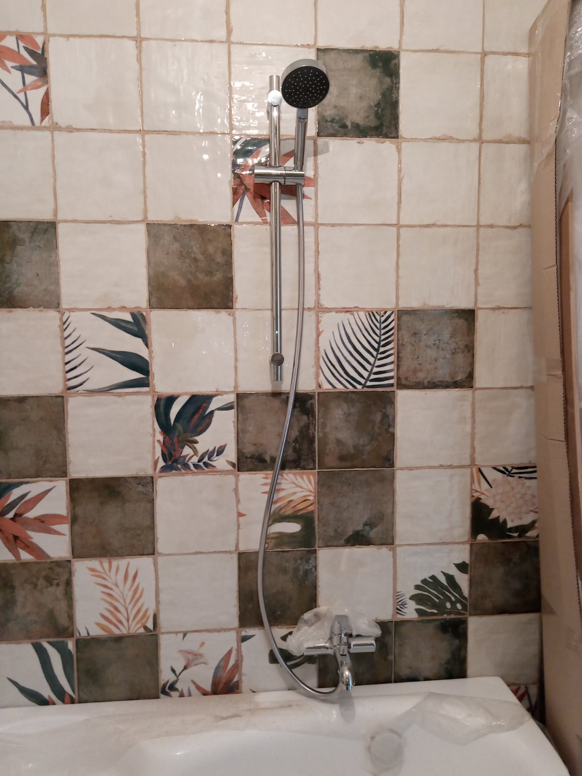 угловая акриловая ванна душевая стойка и смеситель